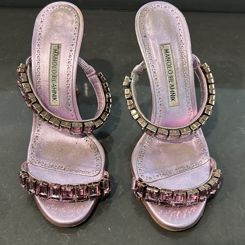 MANOLO BLAHNIK LILAC HEELS
